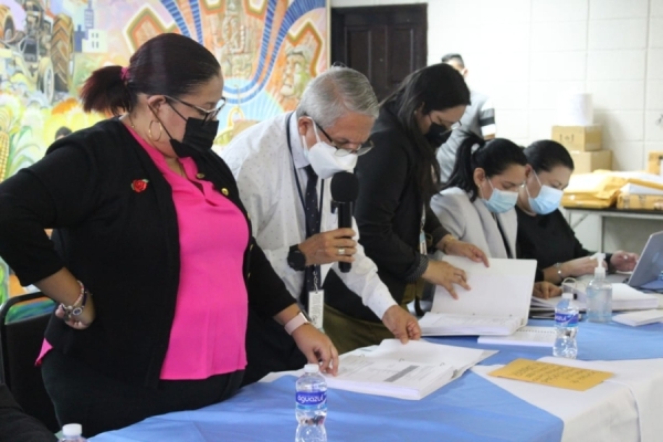 La Secretaría de Salud realiza la recepción y apertura de ofertas para la adquisición de medicamentos